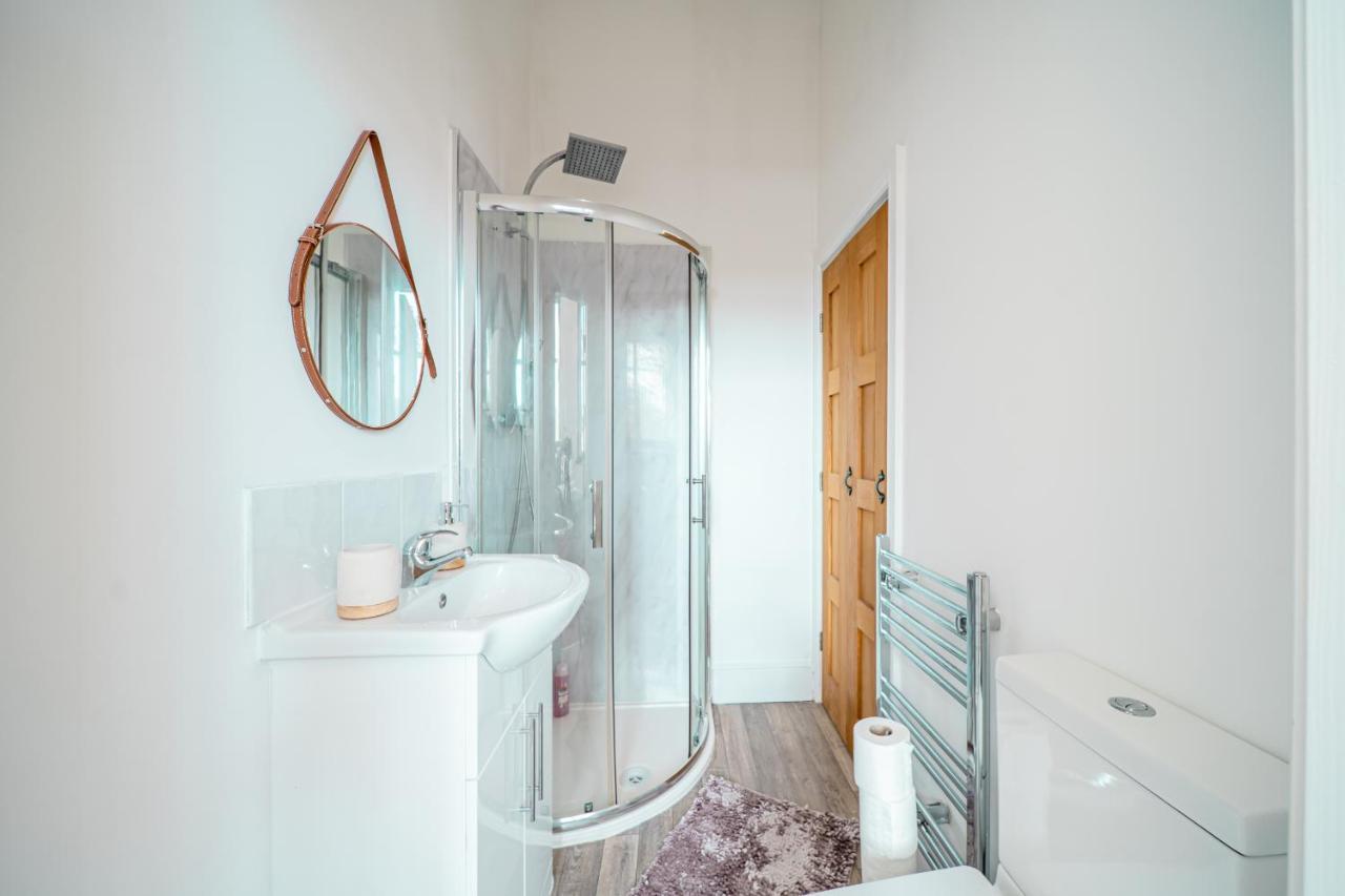 Cozy 1-Bedroom Apartment In The Heart Of Barnsley Town Centre Extérieur photo