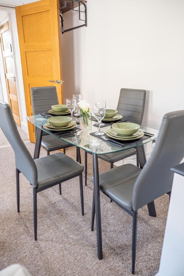 Cozy 1-Bedroom Apartment In The Heart Of Barnsley Town Centre Extérieur photo
