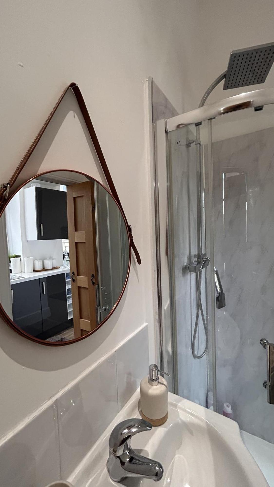 Cozy 1-Bedroom Apartment In The Heart Of Barnsley Town Centre Extérieur photo