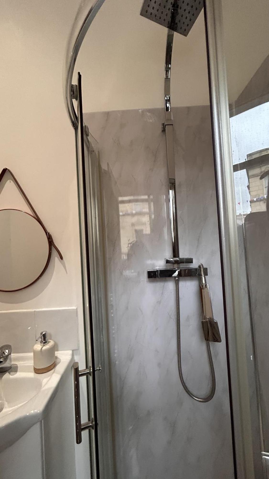Cozy 1-Bedroom Apartment In The Heart Of Barnsley Town Centre Extérieur photo