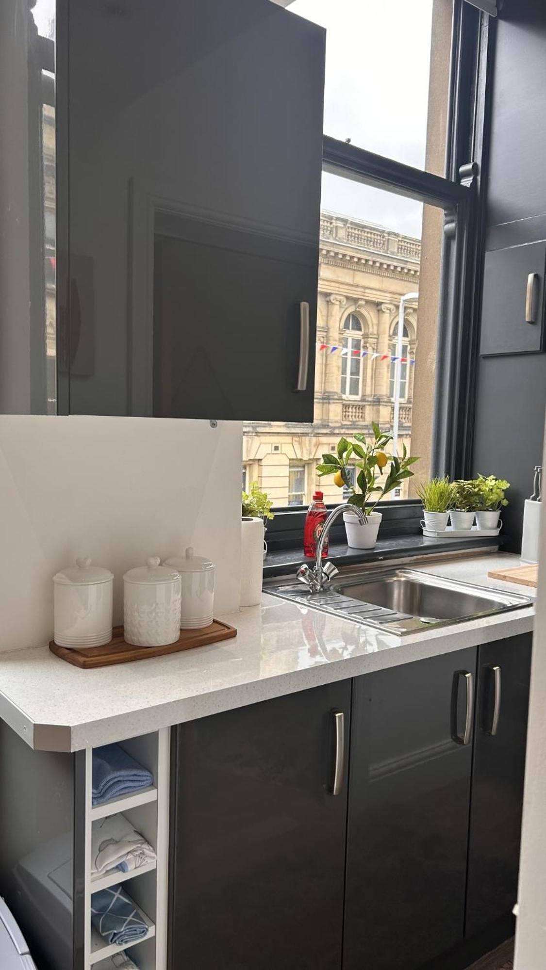 Cozy 1-Bedroom Apartment In The Heart Of Barnsley Town Centre Extérieur photo