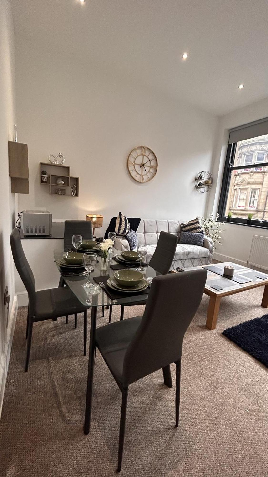 Cozy 1-Bedroom Apartment In The Heart Of Barnsley Town Centre Extérieur photo
