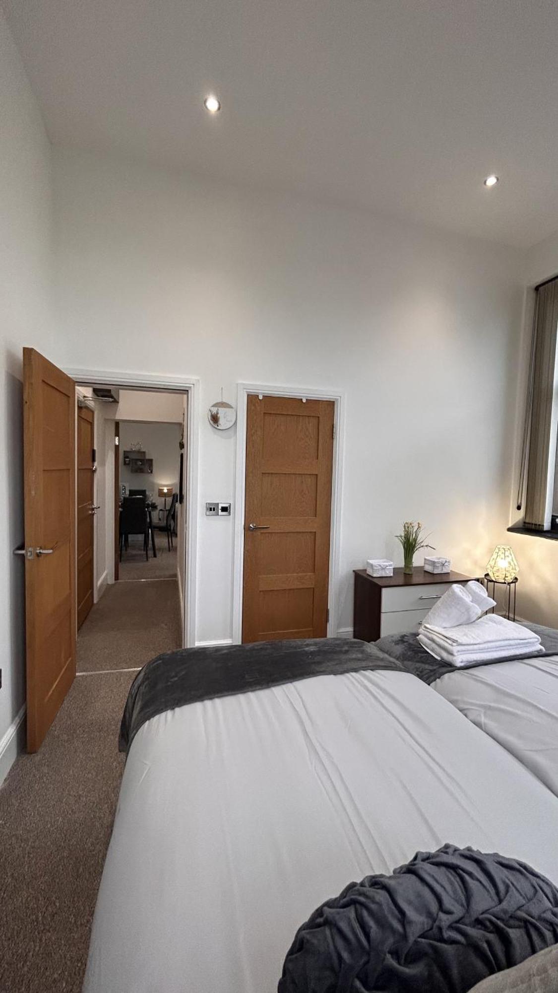 Cozy 1-Bedroom Apartment In The Heart Of Barnsley Town Centre Extérieur photo