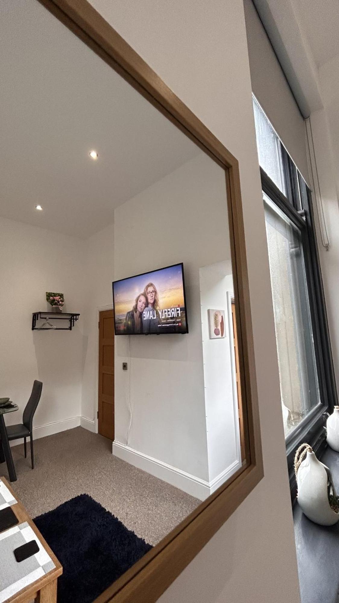 Cozy 1-Bedroom Apartment In The Heart Of Barnsley Town Centre Extérieur photo