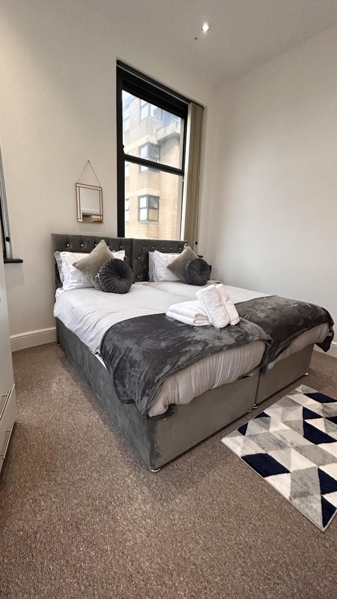 Cozy 1-Bedroom Apartment In The Heart Of Barnsley Town Centre Extérieur photo